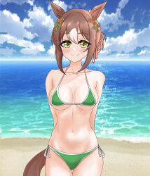 Rule 34 | 1girl, animal ears, arms behind back, bikini, blush, breasts, closed mouth, clover hair ornament, commentary request, fine motion (umamusume), green eyes, hair between eyes, hair ornament, highres, horse ears, horse girl, horse tail, looking at viewer, medium breasts, multicolored hair, short hair, side-tie bikini bottom, smile, solo, streaked hair, swimsuit, tail, thigh gap, tsumu618, umamusume, white hair