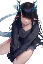 1girl alternate_costume arknights black_hair black_shirt breasts casual cleavage closed_mouth commentary dragon_girl dragon_horns dragon_tail dusk_(arknights) grey_shorts hair_over_one_eye highres horns long_hair looking_at_viewer nemofurai pointy_ears red_eyes shirt shorts simple_background sitting sleeves_past_fingers sleeves_past_wrists solo t-shirt tail white_background