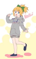 Rule 34 | 1girl, absurdres, alternate costume, blonde hair, blue eyes, candy, english text, food, full body, highres, hood, hooded sweater, lollipop, looking at viewer, mega man (classic), mega man (series), nikki kyousuke, open mouth, ponytail, roll (mega man), short hair, smile, solo, sweater, v