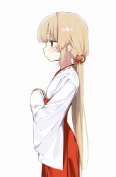 Rule 34 | 1girl, blonde hair, commentary request, expressionless, flat chest, from side, hair ornament, hakama, hands in opposite sleeves, highres, japanese clothes, kimono, long hair, low ponytail, miko, nano (nan0ng), natori sana, own hands together, profile, rabbit hair ornament, red eyes, red hakama, sana channel, simple background, solo, upper body, virtual youtuber, white background, white kimono