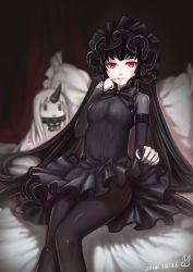 Rule 34 | 10s, 1girl, abyssal ship, black bow, black dress, black hair, black pantyhose, bonnet, bow, doll, dress, finger in own mouth, frilled dress, frills, gothic lolita, highres, horns, isolated island oni, kantai collection, kirigaku luo, lolita fashion, long hair, looking at viewer, pale skin, pantyhose, pillow, red eyes, seaport princess, single horn, skirt hold, smile, white hair