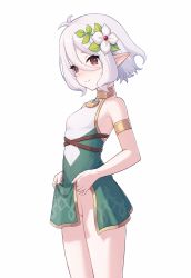 Rule 34 | 1girl, absurdres, antenna hair, armlet, bare shoulders, blush, breasts, closed mouth, commentary request, dress, flashing, flower, green dress, groin, hair between eyes, hair flower, hair ornament, halter dress, halterneck, highres, kokkoro (princess connect!), no panties, pointy ears, princess connect!, red eyes, short dress, short hair, simple background, sleeveless, sleeveless dress, small breasts, smile, solo, split mouth, standing, white background, white flower, white hair, xue xue