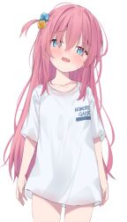 Rule 34 | 1girl, blue eyes, blush, bocchi the rock!, cube hair ornament, eip (pepai), gotoh hitori, hair between eyes, hair ornament, hair over eyes, highres, long hair, looking at viewer, meme, nervous, one side up, open mouth, pajamas challenge, pajamas challenge (meme), pink hair, shirt, short sleeves, simple background, solo, standing, white background, white shirt