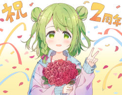 Rule 34 | 1girl, :d, anniversary, blush, bouquet, bow, braid, brown background, confetti, double bun, flower, gradient background, green eyes, green hair, hair bow, hair bun, hand up, holding, holding bouquet, hood, hood down, hooded jacket, jacket, long sleeves, looking at viewer, meito (maze), morinaka kazaki, nijisanji, open mouth, pink jacket, purple bow, red flower, red rose, rose, single braid, sleeves past wrists, smile, solo, streamers, swept bangs, translation request, upper body, v, virtual youtuber, white background