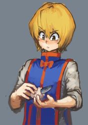 Rule 34 | 1boy, blonde hair, blush, brown eyes, chanta (ayatakaoisii), closed mouth, commentary request, fish, grey background, hair between eyes, highres, holding, hunter x hunter, kurapika, male focus, rice, simple background, solo, sweatdrop, tabard, upper body