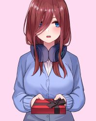 Rule 34 | 1girl, a.l (dpdldpf), black bow, blush, bow, box, breasts, eyebrows hidden by hair, go-toubun no hanayome, hair over one eye, headphones, headphones around neck, highres, holding, holding box, large breasts, long hair, nakano miku, open mouth, pink background, red hair, solo, valentine