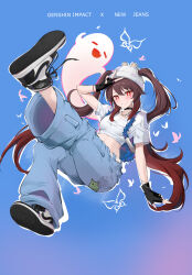 Rule 34 | 1girl, absurdres, air jordan, air jordan 1, alternate costume, black choker, black gloves, blue background, boo tao (genshin impact), brown hair, choker, commentary, cosplay, crop top, denim, facial mark, feint721, fingerless gloves, genshin impact, gloves, grin, haerin (newjeans), haerin (newjeans) (cosplay), hair between eyes, hat, heart, highres, hu tao (genshin impact), jeans, jewelry, k-pop, long hair, looking at viewer, midriff, mixed-language commentary, necklace, newjeans, nike (company), pants, real life, red eyes, shirt, shoes, short sleeves, smile, sneakers, solo, stomach, twintails, very long hair, white hat, white shirt
