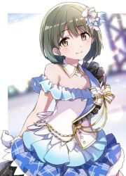 Rule 34 | 1girl, bare shoulders, blurry, blurry background, blush, collarbone, detached collar, dress, feather hair ornament, feathers, green eyes, green hair, hair ornament, idolmaster, idolmaster shiny colors, layered dress, looking at viewer, nanakusa nichika, plaid, ribbon, sash, short hair, smile, solo, stage, stage lights, tsuezu, white dress, white ribbon