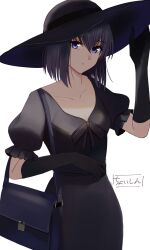 Rule 34 | 1girl, alternate costume, bag, black bag, black dress, black gloves, black hair, black hat, closed mouth, collarbone, commentary request, dress, elbow gloves, expressionless, gloves, hair between eyes, hand on headwear, handbag, hat, highres, kuonji alice, looking at viewer, mahou tsukai no yoru, puffy short sleeves, puffy sleeves, purple eyes, shintyoi2, short hair, short sleeves, simple background, solo, sun hat, white background