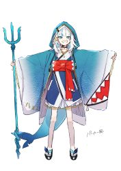 Rule 34 | 1girl, absurdres, adapted costume, alternate costume, aneco (westsea1227), aqua eyes, black choker, blue nails, blue robe, blunt bangs, bow, choker, fins, fish tail, full body, gawr gura, grin, highres, holding, holding polearm, holding weapon, hololive, hololive english, hooded robe, japanese clothes, long hair, looking at viewer, messy hair, multicolored hair, nail polish, obi, open clothes, open robe, outstretched arms, pinky out, platform footwear, polearm, red bow, robe, sandals, sash, seigaiha, shark tail, sharp teeth, simple background, sleeves past wrists, smile, solo, stitching, streaked hair, tail, tassel, teeth, toenail polish, toenails, translation request, trident, virtual youtuber, weapon, white background, white hair, wide sleeves