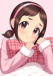 Rule 34 | 1girl, blush, bow, brown hair, checkered bow, checkered clothes, commentary, fur-trimmed sleeves, fur trim, hairband, highres, idolmaster, idolmaster cinderella girls, long sleeves, looking at viewer, low twintails, lying, medium hair, muramatsu sakura, on stomach, pajamas, pink background, pink bow, pink eyes, pink hairband, pink pajamas, pout, puffy cheeks, short twintails, sidelocks, solo, twintails, upper body, wgm oekaki