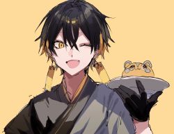 Rule 34 | 1boy, ;d, bad id, bad twitter id, black gloves, black hair, blonde hair, crossed bangs, earrings, eyeshadow, fang, food, food art, gloves, grey kimono, hair between eyes, highres, holding, holding plate, holostars, japanese clothes, jewelry, kimono, kotatsu (yatogami fuma), looking at viewer, makeup, male focus, multicolored hair, one eye closed, open mouth, plate, pudding, sakusya2honda, short hair, simple background, sketch, skin fang, smile, solo, two-tone hair, upper body, virtual youtuber, yatogami fuma, yellow background, yellow eyes, yellow theme