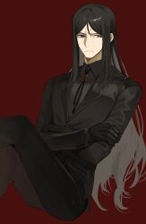 Rule 34 | 1boy, black gloves, black jacket, black pants, black shirt, closed mouth, collared shirt, crossed arms, crossed legs, fate (series), feet out of frame, gloves, grey eyes, highres, jacket, long hair, looking to the side, lord el-melloi ii, male focus, pants, red background, shirt, sitting, solo, tokoni fusu, waver velvet