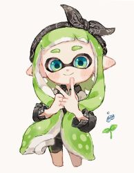 Rule 34 | 1girl, absurdres, aqua eyes, bike shorts, black bow, black hairband, bow, closed mouth, commentary request, cowboy shot, dew drop, green hair, hairband, highres, inkling, inkling girl, inkling player character, long hair, myon rio, nintendo, pointy ears, simple background, smile, solo, splatoon (series), sprout, tentacle hair, v, water, water drop, white background