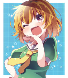 Rule 34 | 1girl, arm up, blonde hair, blue background, blush, checkered background, commentary request, fang, green shirt, hand on own hip, head tilt, higurashi no naku koro ni, houjou satoko, looking at viewer, necktie, ojou-sama pose, one eye closed, open mouth, partial commentary, puffy short sleeves, puffy sleeves, purple eyes, sailor collar, shirt, short hair, short sleeves, skin fang, solo, star (symbol), starry background, upper body, urara (sumairuclover), white sailor collar, yellow necktie
