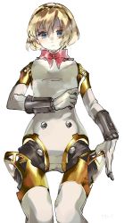 Rule 34 | 1girl, aegis (persona), android, armband, bad id, bad twitter id, blonde hair, blue eyes, bow, expressionless, gloves, hairband, joints, lor (roasyerizyonirapi), mechanical parts, persona, persona 3, robot, robot joints, short hair, simple background, solo, white background, white gloves