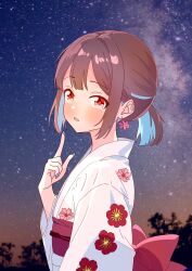 1girl blue_hair blue_nails blunt_bangs blush brown_hair commentary earrings floral_print flower_earrings from_side highres hozuki_momiji index_finger_raised japanese_clothes jewelry kimono looking_at_viewer looking_to_the_side nail_polish obi onii-chan_wa_oshimai! open_mouth outdoors pa_panahana pointing pointing_at_self print_kimono red_eyes sash short_hair sky solo star_(sky) starry_sky sunset upper_body white_kimono yukata