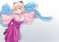 Rule 34 | 1girl, ahoge, akazateri, black bow, blonde hair, bow, brown footwear, commentary request, fate/grand order, fate (series), holding cloth, japanese clothes, kimono, long skirt, medium hair, okita souji (fate), okita souji (koha-ace), pink kimono, pink skirt, skirt, smile, solo, white background, yellow eyes