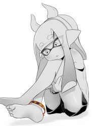 Rule 34 | anklet, dolphin shorts, friendship bracelet, hairband, inkling, inkling girl, inkling player character, jewelry, monochrome, nintendo, no panties, on floor, organ rn, pointy ears, pussy, pussy peek, shirt, shorts, simple background, splatoon (series), upshorts