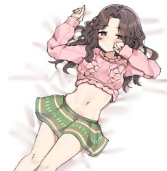 Rule 34 | 1girl, aa211108, ariura kanna, bed sheet, blush, brown hair, commentary, crop top, feet out of frame, green skirt, idolmaster, idolmaster cinderella girls, looking at viewer, lying, miniskirt, mixed-language commentary, navel, on back, parted bangs, pink sweater, skirt, solo, sweater, wavy hair