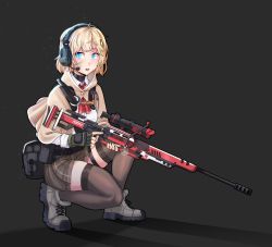 Rule 34 | 1girl, absurdres, apex legends, blonde hair, blue eyes, commentary, crossover, english commentary, grey background, gun, highres, holding, holding gun, holding weapon, hololive, hololive english, inktswish, kraber, looking back, on one knee, open mouth, rifle, short hair, sniper rifle, solo, virtual youtuber, watson amelia, weapon