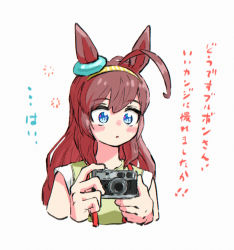 Rule 34 | 1girl, ahoge, alternate costume, animal ears, appleq, blue eyes, blush, brown hair, camera, casual, commentary request, cropped torso, dazed, ear ornament, hairband, highres, holding, holding camera, horse ears, horse girl, long hair, mihono bourbon (umamusume), open mouth, short sleeves, simple background, solo, squeans, translation request, umamusume, upper body, white background, yellow hairband