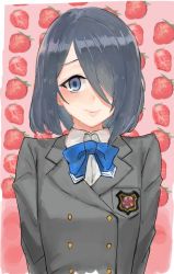 Rule 34 | 1girl, arms behind back, bad id, bad twitter id, blue bow, blue bowtie, blue eyes, bow, bowtie, breast pocket, closed mouth, collared shirt, commentary request, food, fruit, grey hair, grey jacket, hair over one eye, iwamotochou geinousha, jacket, long sleeves, looking at viewer, one eye covered, pink background, pocket, shirt, short hair, smile, solo, strawberry, suisogenshi, suzuki anzu, upper body, virtual youtuber, white shirt, wing collar