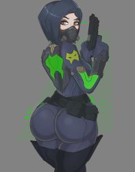 Rule 34 | 1girl, ass, belt, big mantis, black bodysuit, black gloves, black hair, bodysuit, covered mouth, female focus, gloves, green eyes, grey background, gun, highres, looking at viewer, looking back, riot games, short hair, solo, valorant, viper (valorant), weapon