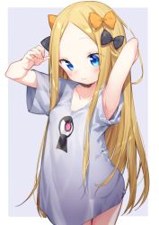 Rule 34 | 1girl, abigail williams (fate), armpits, arms up, black bow, blonde hair, blue eyes, bow, closed mouth, commentary request, cowboy shot, eyes visible through hair, fate/grand order, fate (series), hair bow, keyhole, long hair, orange bow, outside border, parted bangs, print shirt, shirt, short sleeves, sidelocks, simple background, solo, standing, t-shirt, tousaki shiina, very long hair, white shirt, wide sleeves