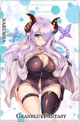 Rule 34 | 10s, 1girl, bare shoulders, black gloves, black thighhighs, blue eyes, braid, breasts, cape, character name, cleavage, colored eyelashes, demon horns, draph, elbow gloves, female focus, gloves, granblue fantasy, hair ornament, hair over one eye, hinata sora, horns, large breasts, leg belt, light purple hair, long hair, looking at viewer, narmaya (granblue fantasy), pointy ears, seiza, single thighhigh, sitting, skindentation, smile, solo, thighhighs