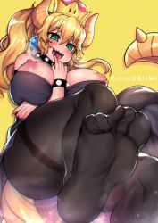Rule 34 | 1girl, arm between breasts, arm under breasts, armlet, artist name, bare shoulders, between breasts, black pantyhose, blonde hair, blush, borrowed design, bowsette, bracelet, breasts, choker, collar, commentary, crown, dress, earrings, english commentary, fang, feet, finger to mouth, finger to tongue, fingernails, foot focus, green eyes, hair between eyes, highres, horns, huge breasts, jewelry, long fingernails, looking at viewer, mario (series), nail polish, new super mario bros. u deluxe, nintendo, nipple slip, nipples, open mouth, osiimi, pantyhose, ponytail, sharp teeth, short hair, simple background, slit pupils, smile, spiked armlet, spiked bracelet, spiked choker, spiked tail, spikes, strapless, strapless dress, studded bracelet, studded collar, super crown, tail, teeth, thick eyebrows, tongue, tongue out, yellow background
