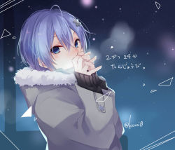 Rule 34 | 1girl, ahoge, blue eyes, blue hair, blush, breathing on hands, commentary request, fur-trimmed hood, fur trim, grey jacket, hair between eyes, hands up, hood, hood down, hooded jacket, jacket, kuroi (liar-player), long sleeves, neo-porte, nose blush, own hands together, shirayuki reid, sleeves past wrists, solo, translation request, twitter username, upper body, virtual youtuber