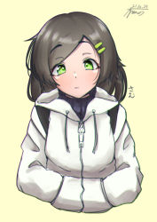 Rule 34 | 1girl, alternate costume, ayuman, beige background, black hair, commentary request, dated, green eyes, hair ornament, hairclip, hands in pockets, highres, hood, hooded jacket, hoodie, jacket, kantai collection, kuroshio (kancolle), one-hour drawing challenge, short hair, signature, simple background, solo, upper body, white jacket, yellow background