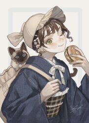 Rule 34 | 1girl, bag, blue kimono, blue nails, bow, bowtie, burger, cat, choker, closed mouth, commentary, earrings, eating, food, gradient background, green eyes, hair between eyes, hair bow, hair ornament, hairclip, hat, highres, holding, holding bag, holding food, japanese clothes, jewelry, kimono, light blush, long sleeves, looking at viewer, nail polish, one eye closed, original, sayoko (sayosny2), short hair, shoulder bag, sidelocks, signature, simple background, smile, solo, symbol-only commentary, upper body, white bow, white bowtie, wide sleeves