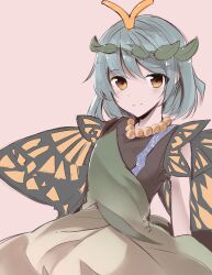Rule 34 | 1girl, antennae, brown eyes, butterfly wings, dress, eternity larva, insect wings, jewelry, leaf, leaf on head, midori (misuriru8), necklace, pink background, solo, tagme, touhou, wings