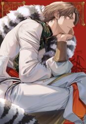 Rule 34 | 1boy, brown eyes, brown hair, changpao, chinese clothes, crossed legs, curtained hair, earrings, elbow rest, feather boa, feet out of frame, from side, gumo (911tf5), hair between eyes, head rest, highres, jewelry, kagami hayato, long sleeves, looking at viewer, male focus, nijisanji, official alternate costume, pants, parted bangs, profile, red background, robe, short hair, sideways glance, sitting, smile, solo, virtual youtuber, waist cape, white pants, white robe