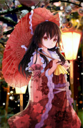 Rule 34 | 1girl, black hair, bow, brown eyes, dead line, detached sleeves, hair bow, hakurei reimu, highres, japanese clothes, kimono, lamppost, light smile, long hair, looking at viewer, miko, parasol, solo, touhou, umbrella, wide sleeves