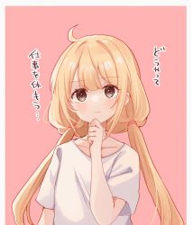 Rule 34 | 1girl, ahoge, blonde hair, brown eyes, closed mouth, collarbone, futaba anzu, highres, idolmaster, idolmaster cinderella girls, long hair, low twintails, pink background, rino cnc, shirt, short sleeves, simple background, solo, t-shirt, translation request, twintails, upper body, white shirt