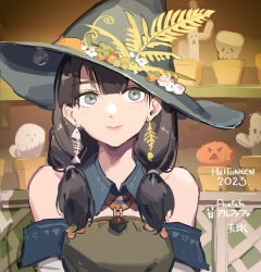 Rule 34 | 1girl, bare shoulders, brown hair, commentary, dated, detached collar, detached sleeves, fish bone earrings, flower, flower pot, green eyes, grey hat, halloween, hat, hat flower, hat ribbon, highres, looking at viewer, mixed-language commentary, original, ribbon, signature, solo, tennohi, twintails, witch hat