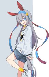 Rule 34 | 1girl, animal ears, arms at sides, blue eyes, boots, fang, foot out of frame, grey hair, grey shorts, hairband, horse ears, horse girl, horse tail, long hair, long sleeves, looking at viewer, looking to the side, off shoulder, open mouth, shirt, shorts, skin fang, smile, socks, solo, standing, standing on one leg, suimz, tail, tamamo cross (umamusume), umamusume, v-shaped eyebrows, white shirt, yellow socks