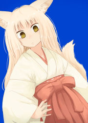 Rule 34 | 1girl, animal ears, batta (kanzume quality), blonde hair, blue background, closed mouth, dutch angle, fox ears, fox tail, green eyes, hakama, hakama skirt, hand on own hip, japanese clothes, long hair, long sleeves, looking at viewer, miko, original, red hakama, simple background, skirt, slit pupils, solo, tail, upper body, wide sleeves