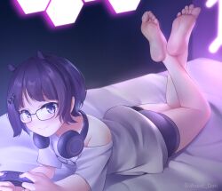 Rule 34 | 1girl, absurdres, barefoot, controller, feet, game controller, glasses, headphones, headphones around neck, highres, hololive, hololive english, light blush, light smile, looking at viewer, lying, maozi dan, ninomae ina&#039;nis, on stomach, shirt, short hair, shorts, soles, t-shirt, the pose, toes, virtual youtuber