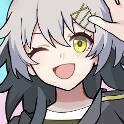 Rule 34 | 1girl, ;d, arm up, bai chengao xp, close-up, croque (neural cloud), girls&#039; frontline, girls&#039; frontline neural cloud, green eyes, grey hair, hair between eyes, hair ornament, hairclip, long hair, looking at viewer, one eye closed, open mouth, portrait, smile, solo, waving
