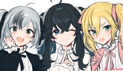 1girl 2boys :d ;) absurdres ahoge black_bow black_dress black_hair blonde_hair blue_eyes bow boy_sandwich brown_eyes closed_mouth crossdressing dress green_eyes grey_hair hair_between_eyes hair_bow hand_up highres izumo_kasumi_(nijisanji) long_sleeves mole mole_under_mouth multicolored_hair multiple_boys nijisanji ninahachi one_eye_closed open_mouth pink_bow pink_dress puffy_long_sleeves puffy_sleeves sandwiched shirt simple_background sleeves_past_wrists smile streaked_hair suzuki_masaru twintails twitter_username upper_body uzuki_kou v-shaped_eyebrows virtual_youtuber white_background white_shirt