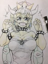 Rule 34 | &gt;:d, +++, 1girl, armlet, ballpoint pen (medium), blonde hair, blue eyes, borrowed character, bowsette, bracelet, claw pose, claws, collar, commentary request, crown, dress, earrings, horns, jewelry, looking at viewer, mario (series), momongaso (twitter artist), new super mario bros. u deluxe, nintendo, pink dress, ponytail, sharp teeth, shell, short hair, solo, spiked bracelet, spiked collar, spikes, super crown, teeth, thick eyebrows, traditional media, upper body, v-shaped eyebrows, white background