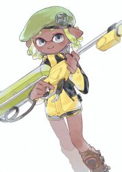 Rule 34 | 1girl, ajomo, beret, black footwear, black shorts, boots, closed mouth, commentary, dark-skinned female, dark skin, dolphin shorts, drawstring, dutch angle, e-liter 4k (splatoon), fading, green hair, green hat, grey eyes, gym shorts, hat, highres, holding, holding weapon, inkling, inkling girl, inkling player character, insignia, jacket, long sleeves, looking at viewer, nintendo, pointy ears, short hair, short shorts, shorts, simple background, smile, solo, splatoon (series), splatoon 2, standing, tentacle hair, weapon, white background, yellow jacket