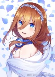 Rule 34 | 1girl, bare shoulders, blue eyes, blurry, breasts, bright pupils, brown hair, commentary request, depth of field, dress, falling petals, flower wreath, from above, from side, go-toubun no hanayome, hair between eyes, hair over one eye, head tilt, head wreath, headphones, headphones around neck, highres, hyoe (hachiechi), large breasts, light blush, long hair, looking at viewer, lower teeth only, nakano miku, official alternate costume, open mouth, petals, sideboob, simple background, smile, solo, teeth, upturned eyes, wedding dress, white background, white pupils
