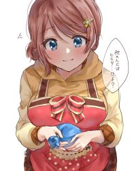 Rule 34 | 1girl, alternate hairstyle, apron, bad id, bad twitter id, bag, blue eyes, blush, bow, brown hair, commentary request, flying sweatdrops, hair bun, hair ornament, highres, holding, holding bag, hood, hood down, hoodie, incoming gift, long sleeves, looking at viewer, love live!, love live! school idol festival, love live! sunshine!!, minori 748, red apron, red bow, side bun, simple background, single side bun, smile, solo, star (symbol), star hair ornament, striped, striped bow, translation request, upper body, valentine, watanabe you, white background, yellow hoodie
