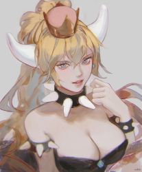 1girl armlet artist_name bare_shoulders black_dress blonde_hair blue_eyes blush bowsette bracelet breasts cleavage collar commentary crown dress earrings english_commentary eyebrows eyelashes female_focus grey_background hair_between_eyes hand_up horns jewelry large_breasts lips long_hair looking_at_viewer mario_(series) new_super_mario_bros._u_deluxe nintendo nose parted_lips ponytail simple_background solo spiked_bracelet spiked_collar spikes strapless strapless_dress super_crown teeth upper_body upper_teeth_only very_long_hair yueko_(jiayue_wu)