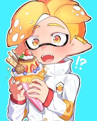 Rule 34 | !?, 1boy, blonde hair, blue background, chocolate, commentary request, food, fruit, highres, holding, holding food, inkling, inkling boy, inkling player character, jacket, nintendo, open mouth, parfait, pointy ears, shigeng0mi, short hair, simple background, solo, sparkle, splatoon (series), splatoon 3, strawberry, teeth, tentacle hair, turtleneck, turtleneck jacket, upper body, upper teeth only, white jacket, yellow eyes